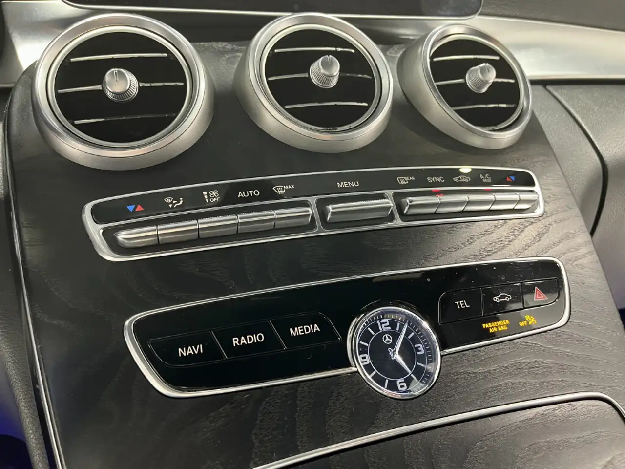 Mercedes-Benz C-Class снимка Mercedes-Benz C-Class