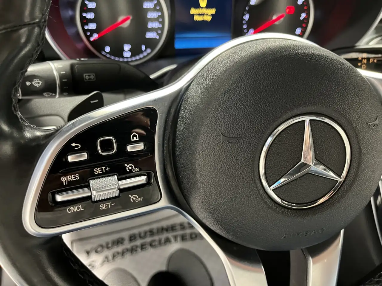 Mercedes-Benz C-Class снимка Mercedes-Benz C-Class