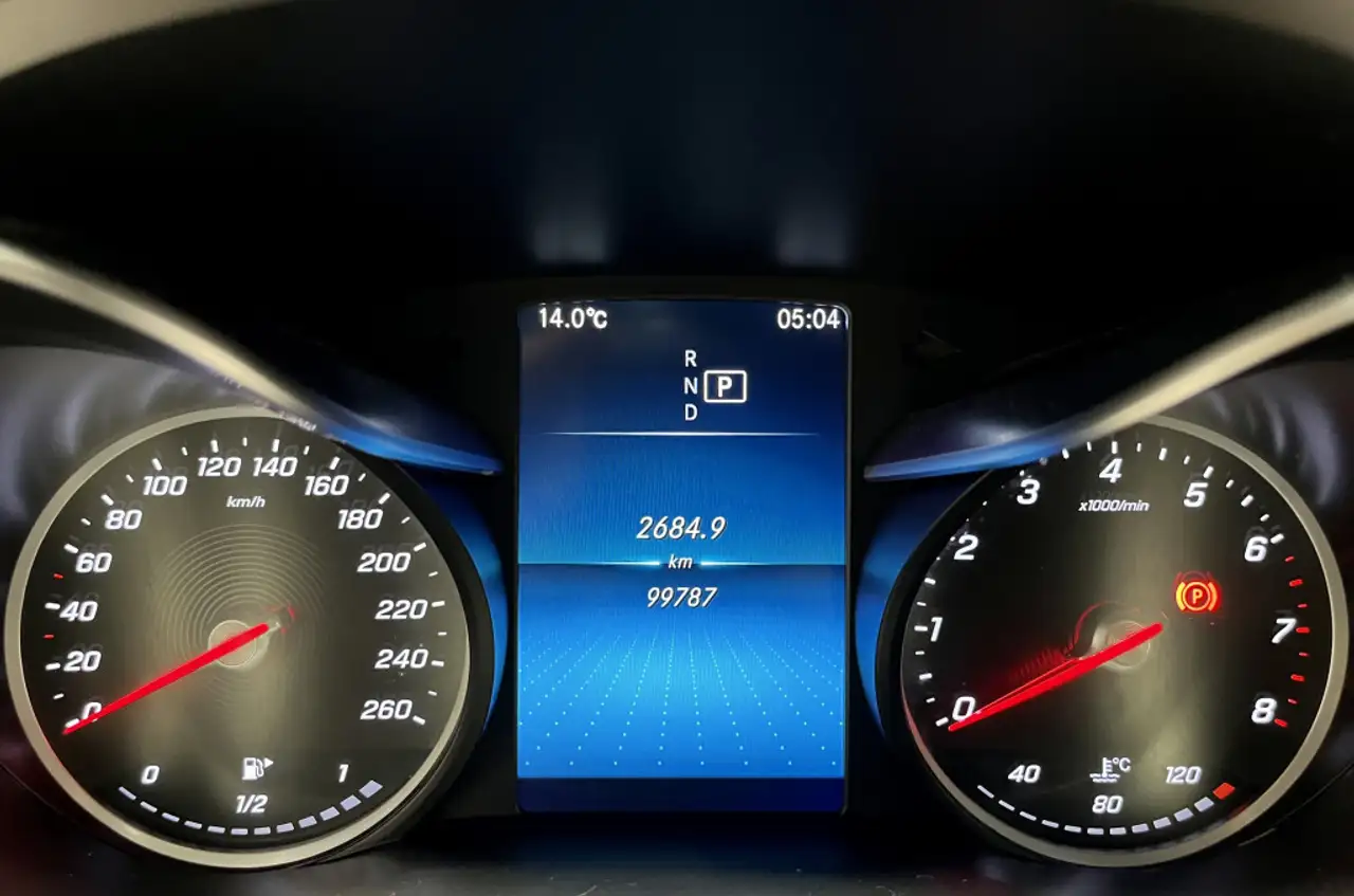 Mercedes-Benz C-Class снимка Mercedes-Benz C-Class