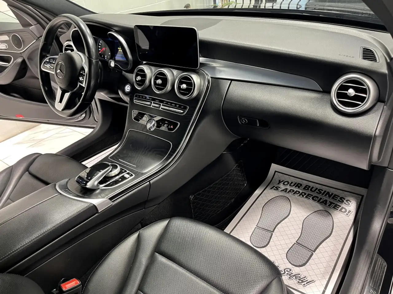 Mercedes-Benz C-Class снимка Mercedes-Benz C-Class