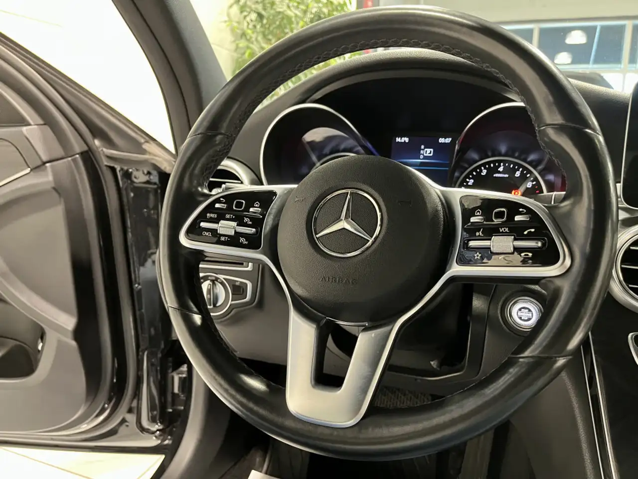 Mercedes-Benz C-Class снимка Mercedes-Benz C-Class