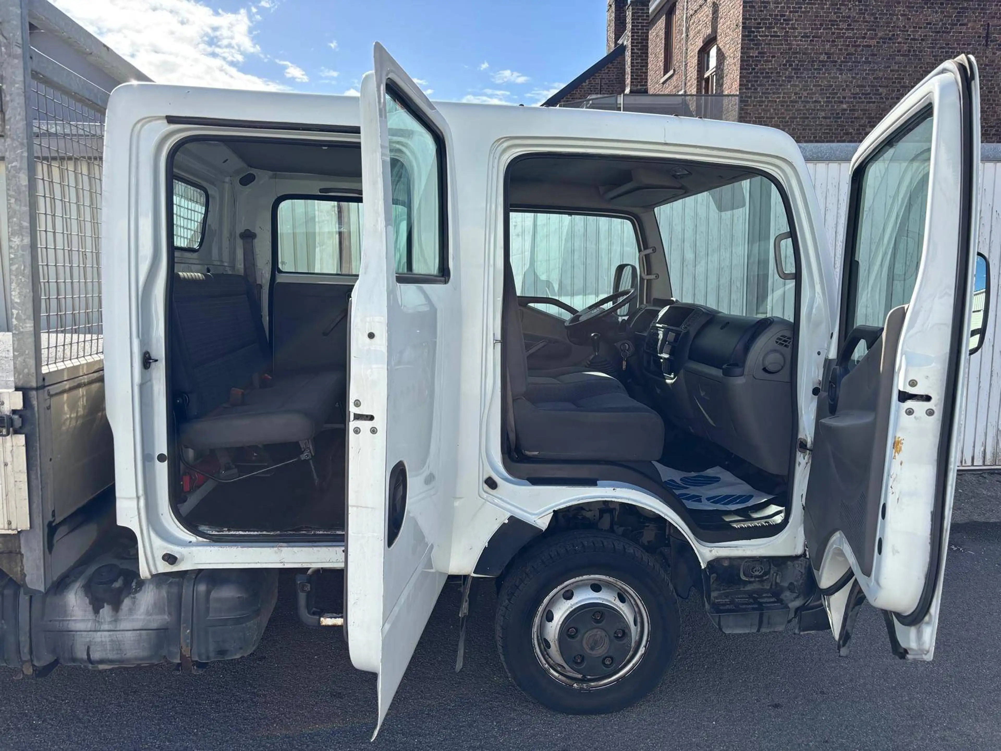 Nissan Cabstar 35.13 | 2.5 dCi 130 cv | Double Cabine Plateau — photo 9