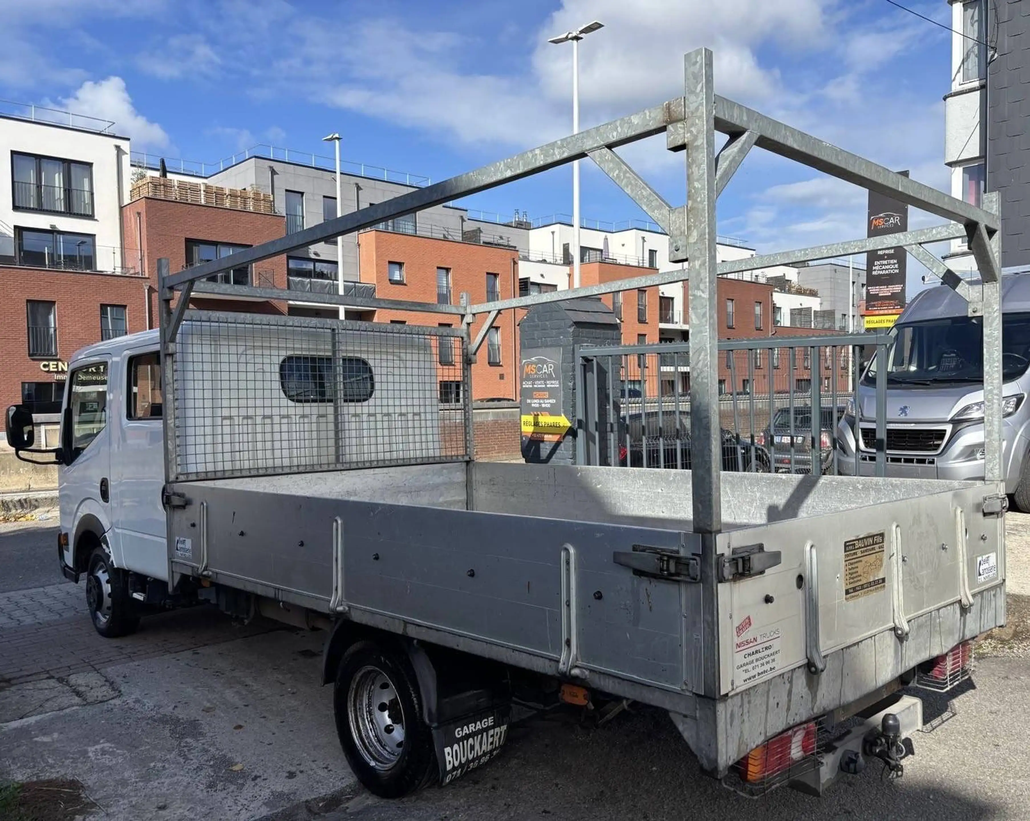 Nissan Cabstar 35.13 | 2.5 dCi 130 cv | Double Cabine Plateau — photo 8