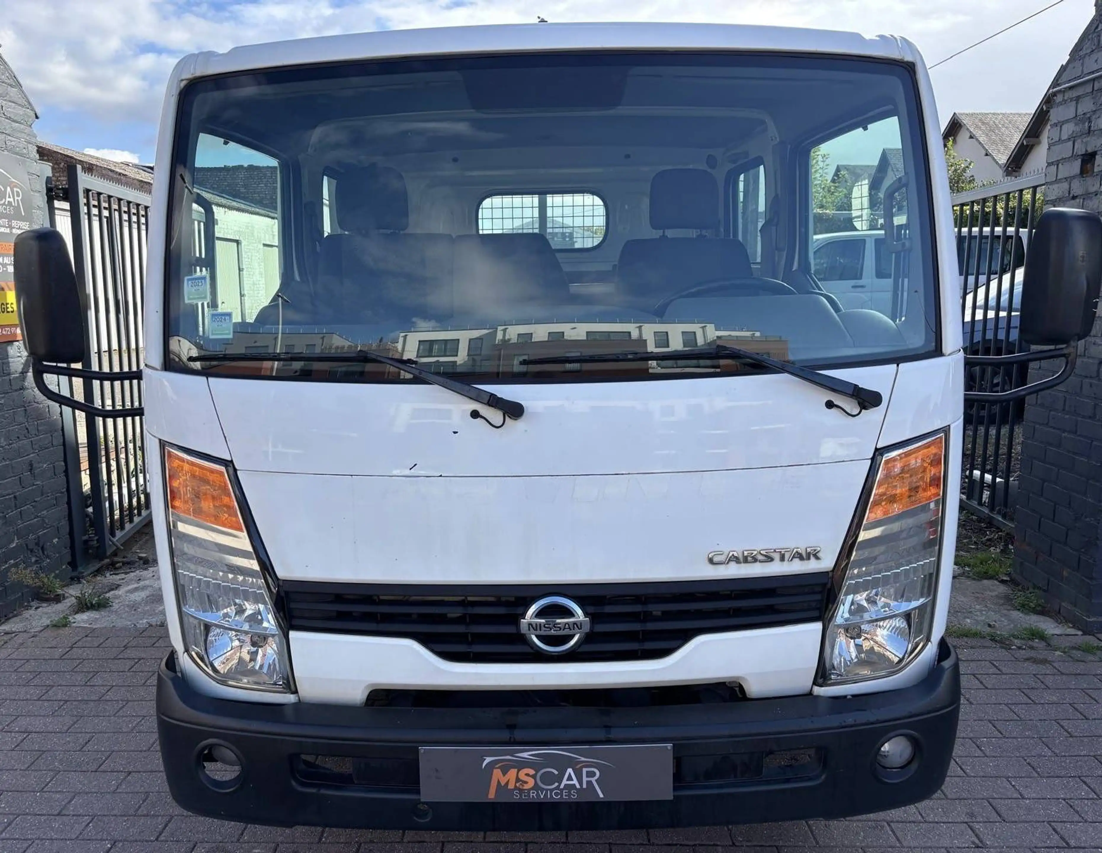 Nissan Cabstar 35.13 | 2.5 dCi 130 cv | Double Cabine Plateau — photo 2