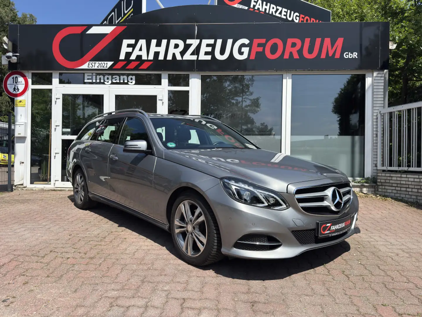Mercedes-Benz E 200 Schiebedach*COMAND*Totwinkel*Spurhalte Silber - 1