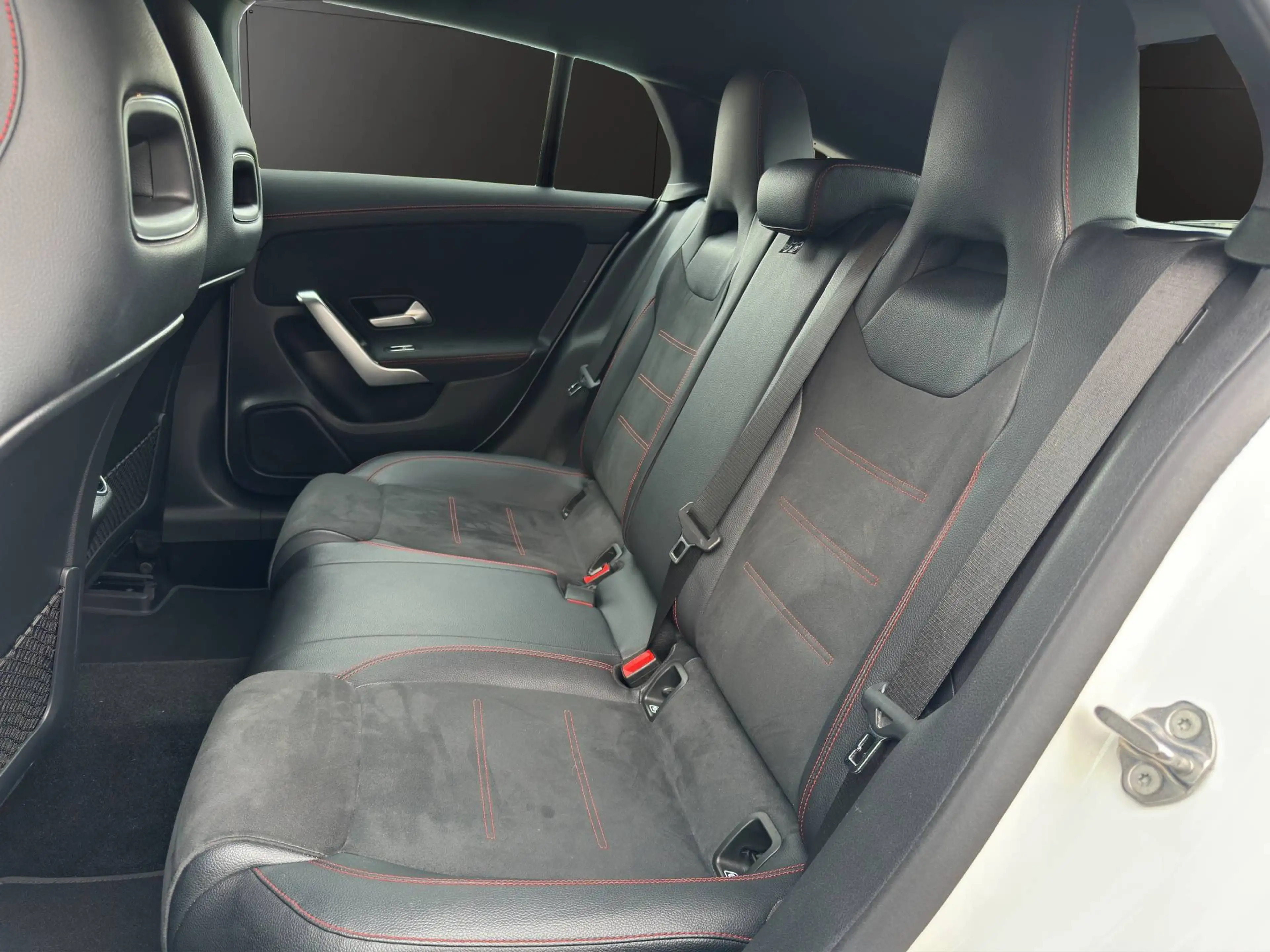 Mercedes-Benz CLA 220 CLA 220 d AMG Line — photo 12
