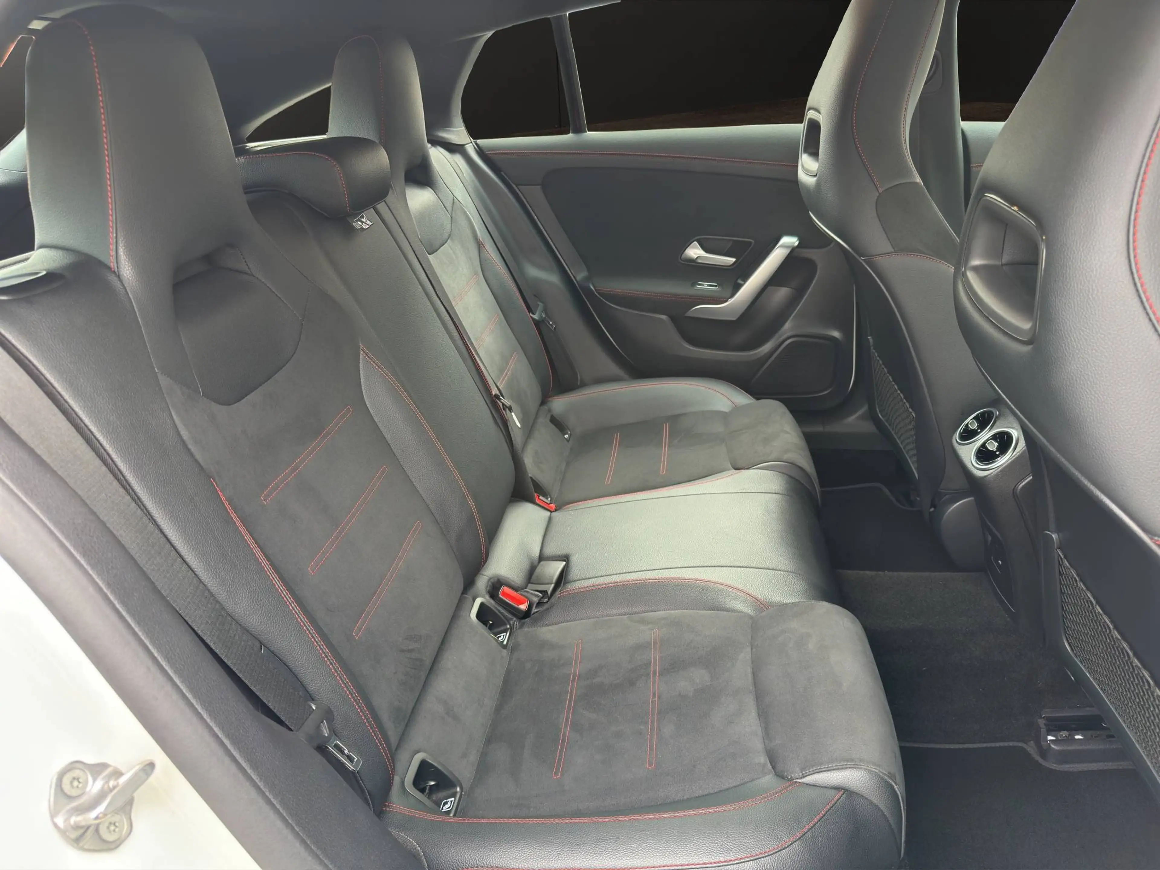 Mercedes-Benz CLA 220 CLA 220 d AMG Line — photo 13