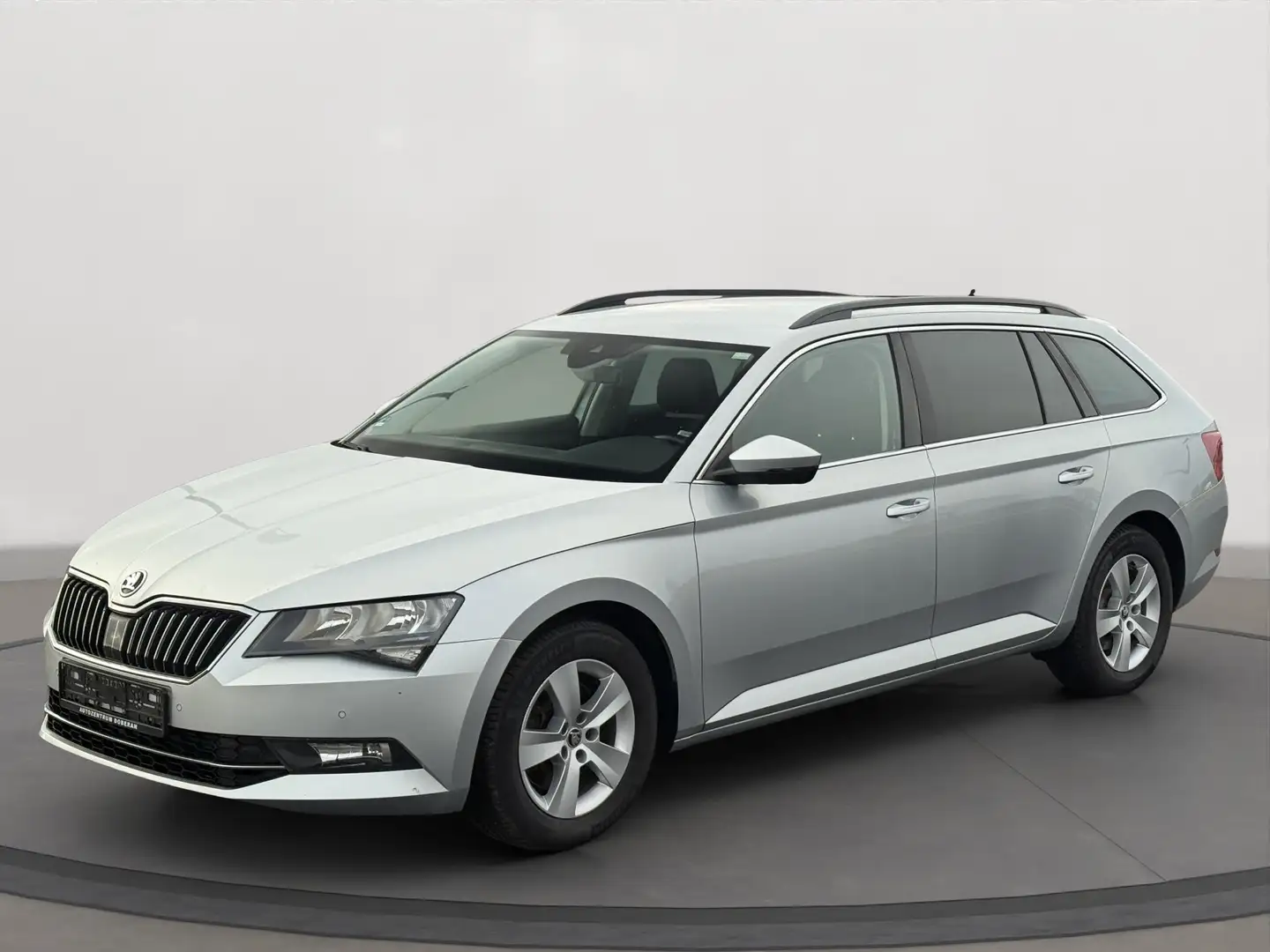 Skoda Superb Ambition Combi ACC Navi Sitzheizung MwSt 1.Hand Silber - 1