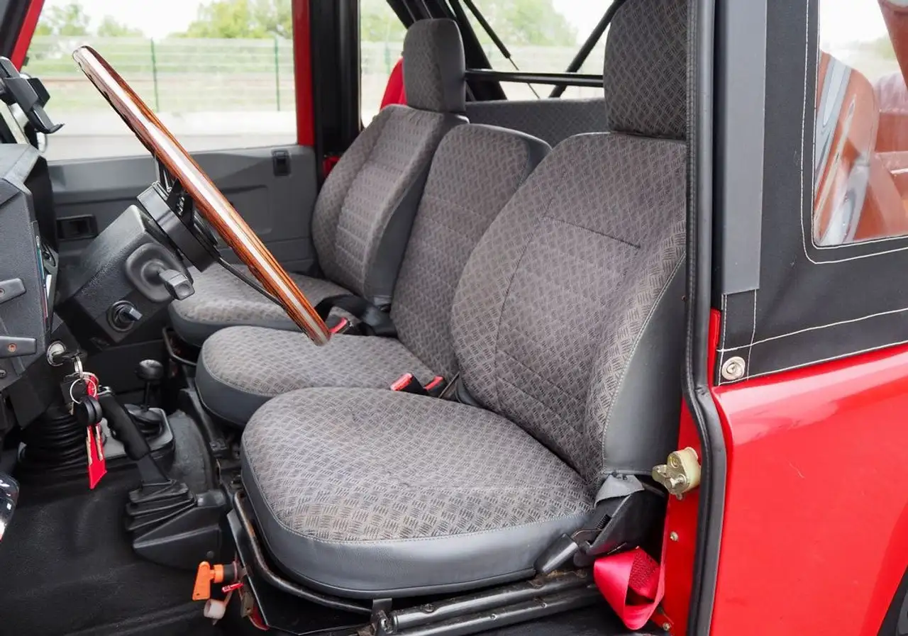 Land Rover 90 TD5 2.5l 122cv Cabriolet TVA récupérable, foto 8