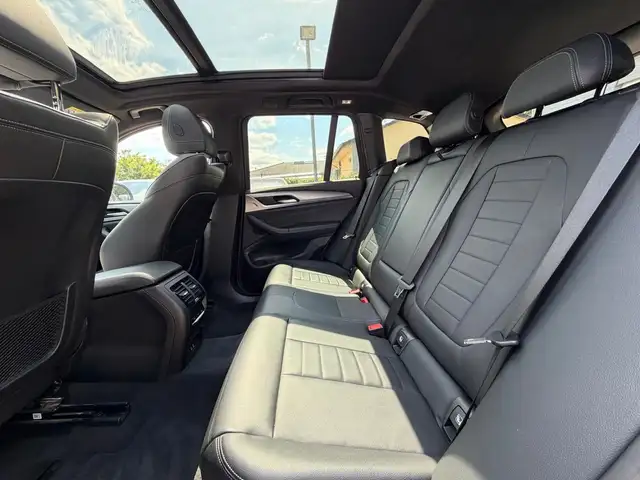 BMW X3 view 10