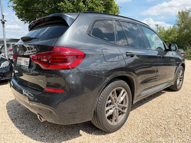 BMW X3 view 4