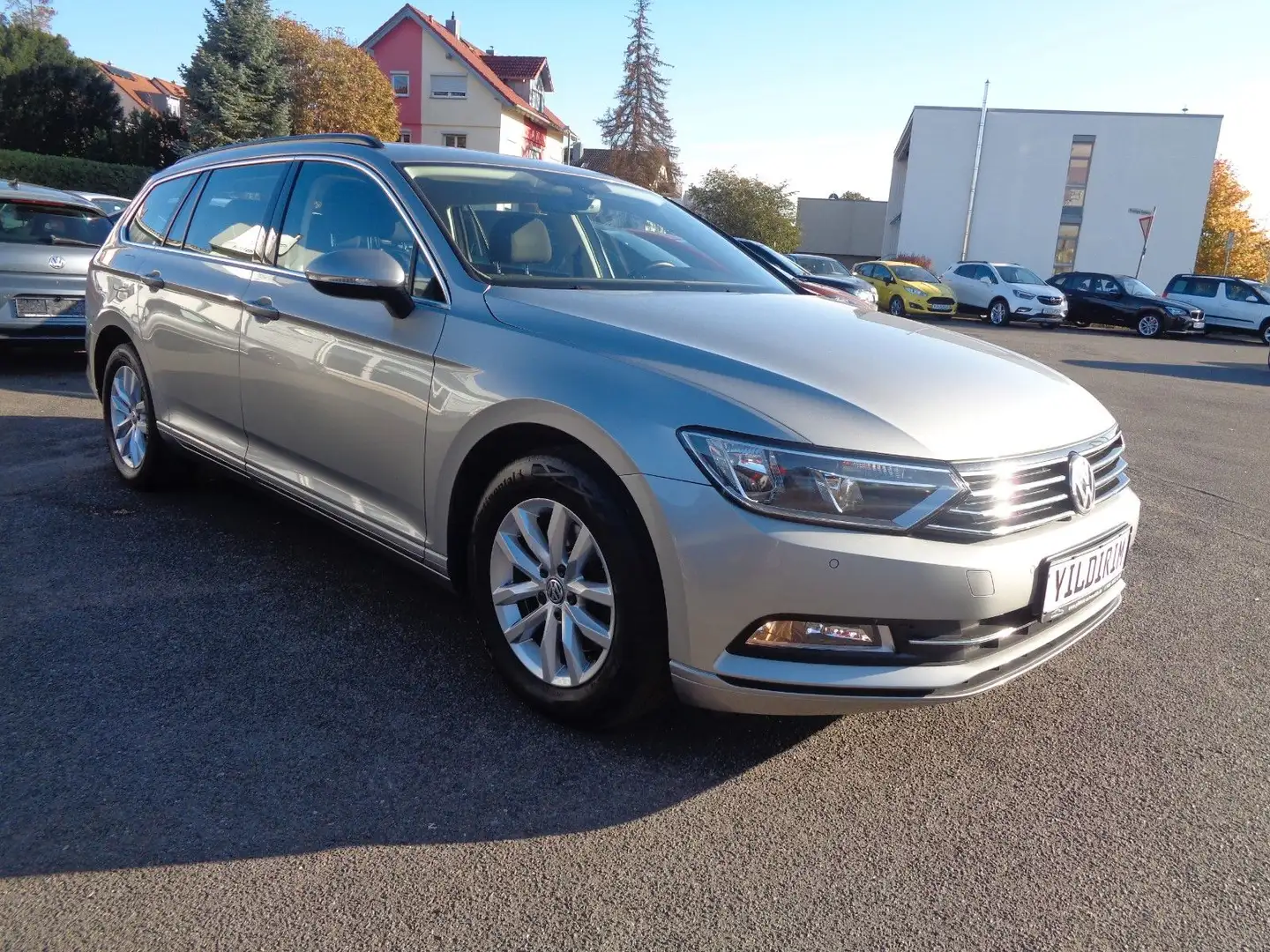 Volkswagen Passat Variant Passat Comfortline **2.HAND** ~incl. GARANTIE~ Silber - 2