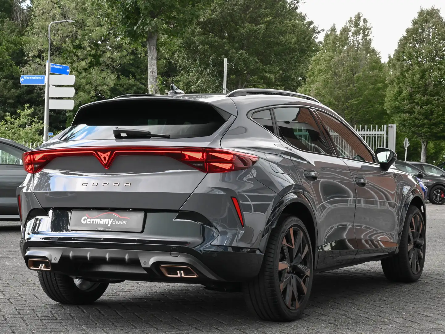 CUPRA Formentor 1.5TSI 272pk eHybrid VZ Perf NIEUW! Pano 19-Inch S Grijs - 2