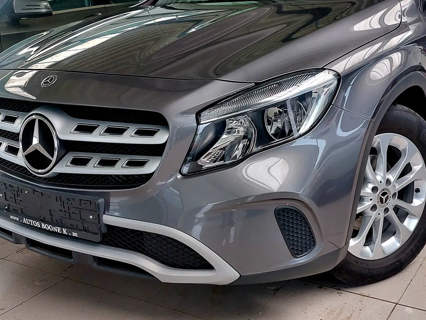 Mercedes-Benz GLA 180 / Navigatie / Remassist / Bluetooth / Garantie Gris - 2