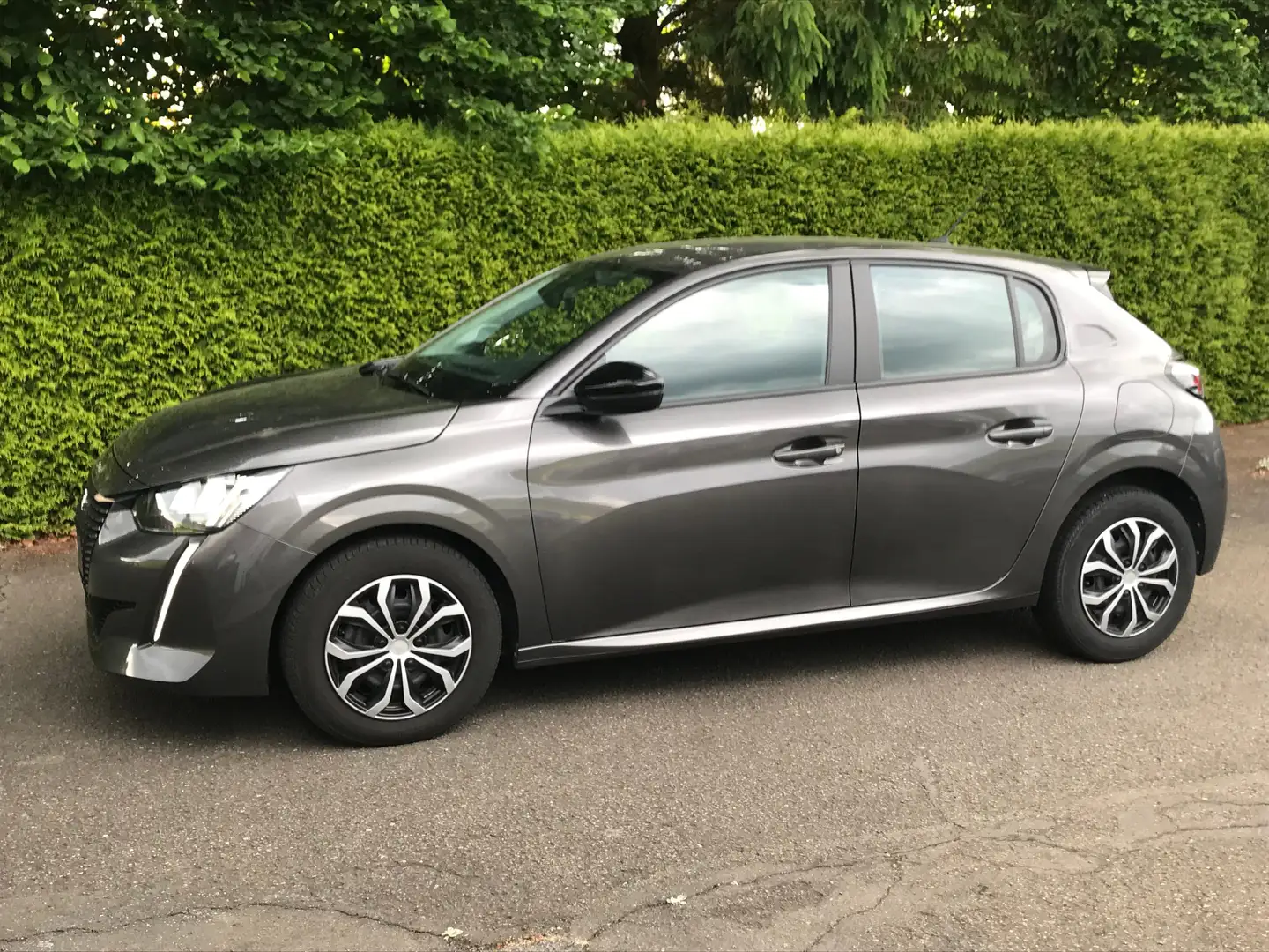 Peugeot 208 208 1.2i Active Pack - GPS/Carplay/PDC/Régul/JA Grijs - 1
