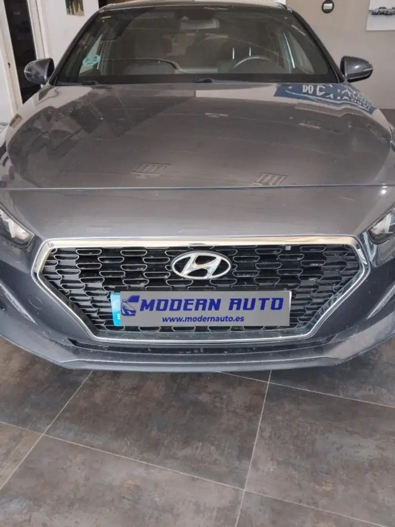 Hyundai i30 1.6CRDi Klass 95 Gris - 1