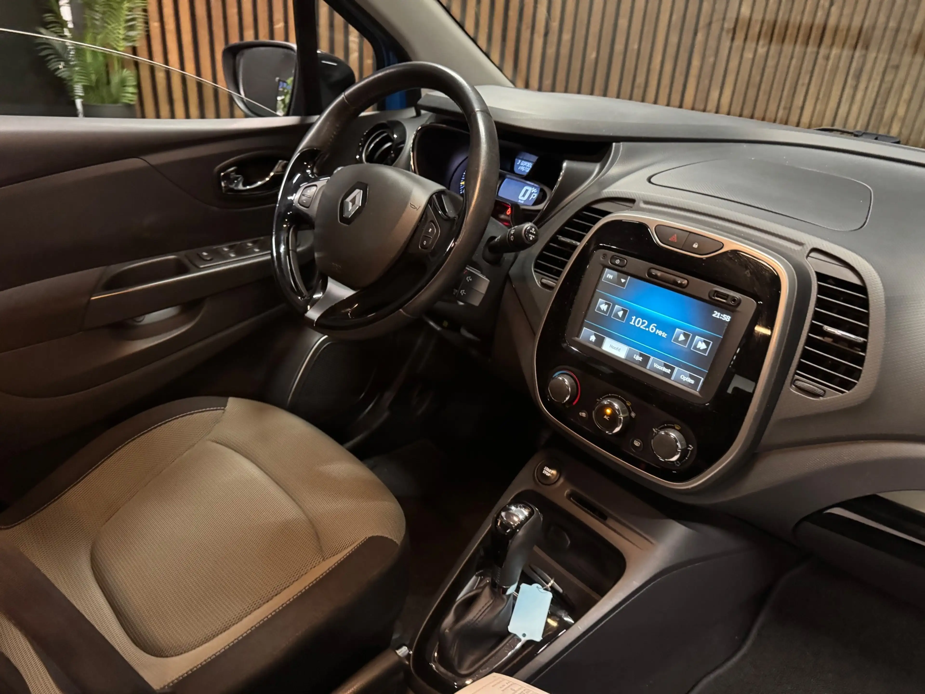 Renault Captur 1.2 TCe Expression AUTOMAAT, PDC, Navi — photo 9