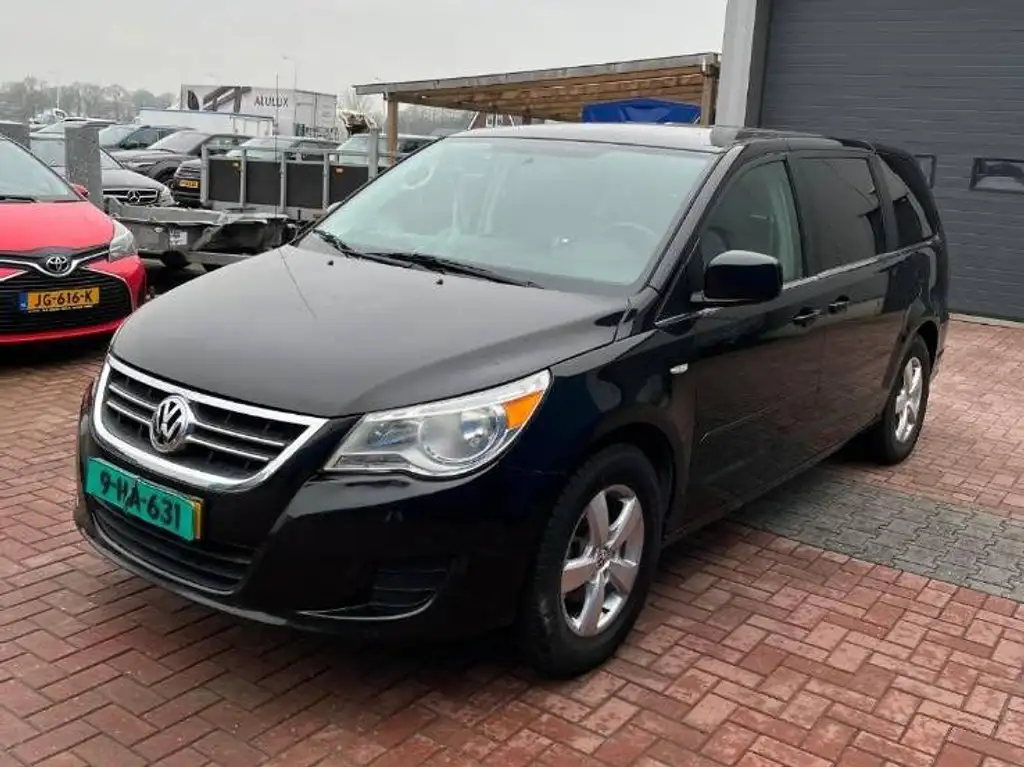 Volkswagen Routan 2010 из Европы — купить под ключ