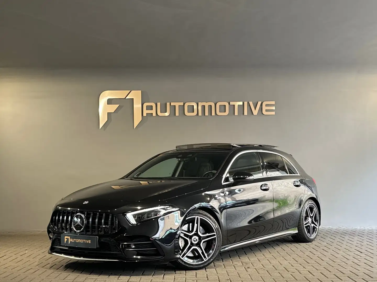 Mercedes-Benz A 35 AMG 4MATIC Pano|Kuip|Burmester|HuD Zwart - 1