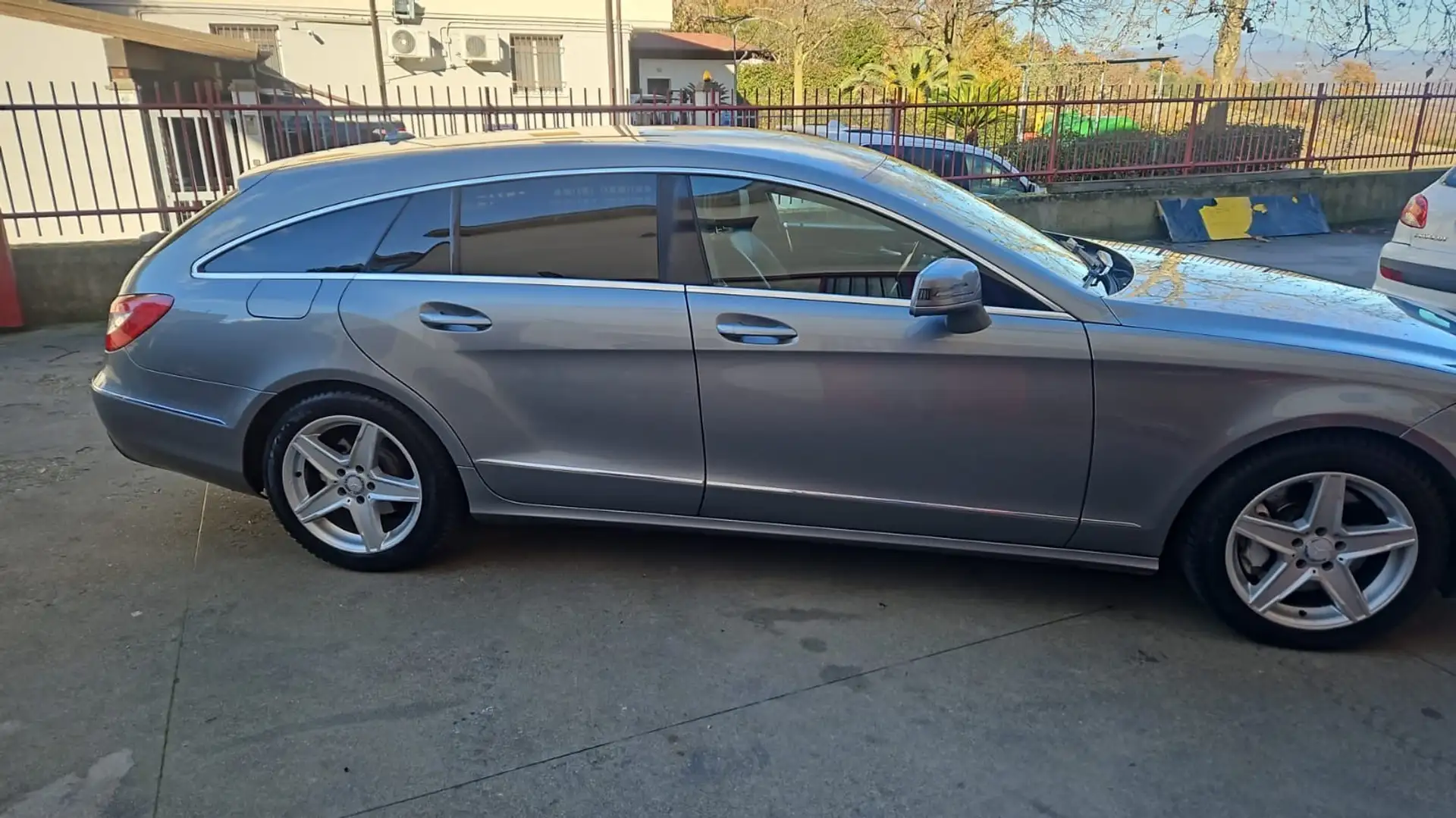 Mercedes-Benz CLS 350 Shooting Brake cdi be 4matic auto - 2