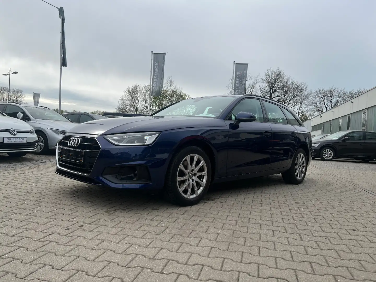 Audi A4 Avant 30 TDI S tronic *LED Navi Kamera Sitzh. Blau - 1