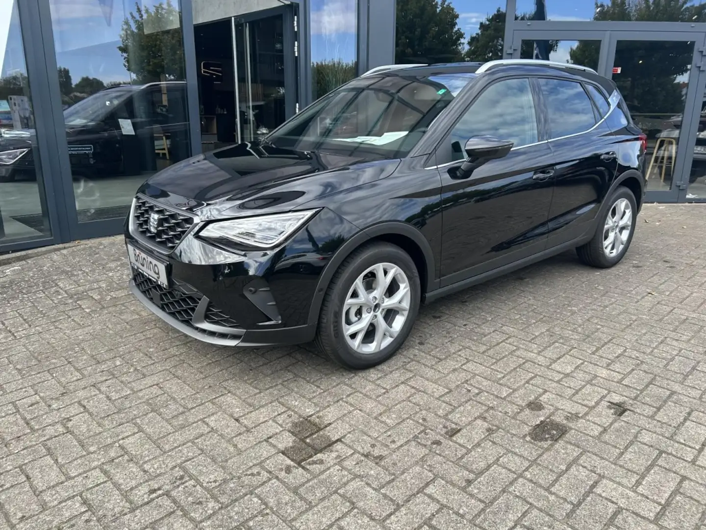 SEAT Arona 1.0 TSI FR Navi Parklenkassistent Klima Navi Schwarz - 2