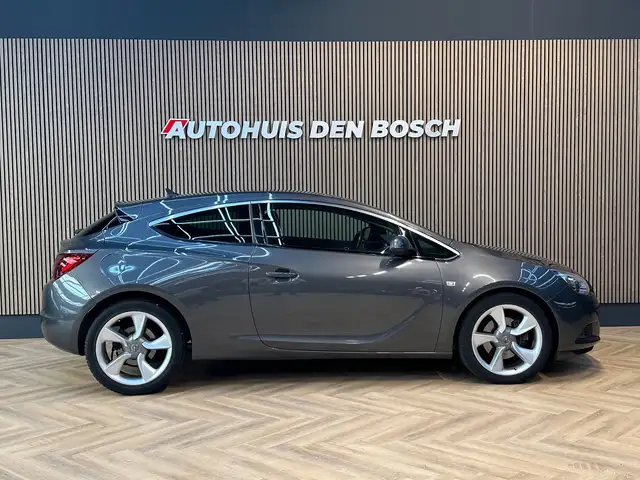 Opel Astra view 4