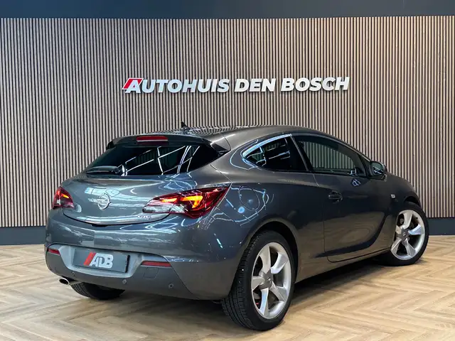 Opel Astra view 2