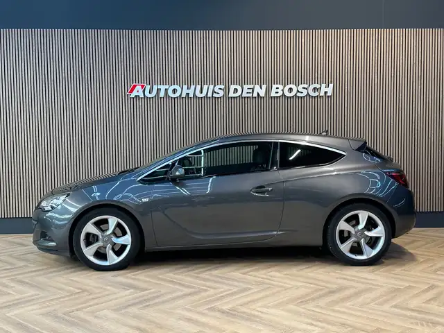 Opel Astra view 3