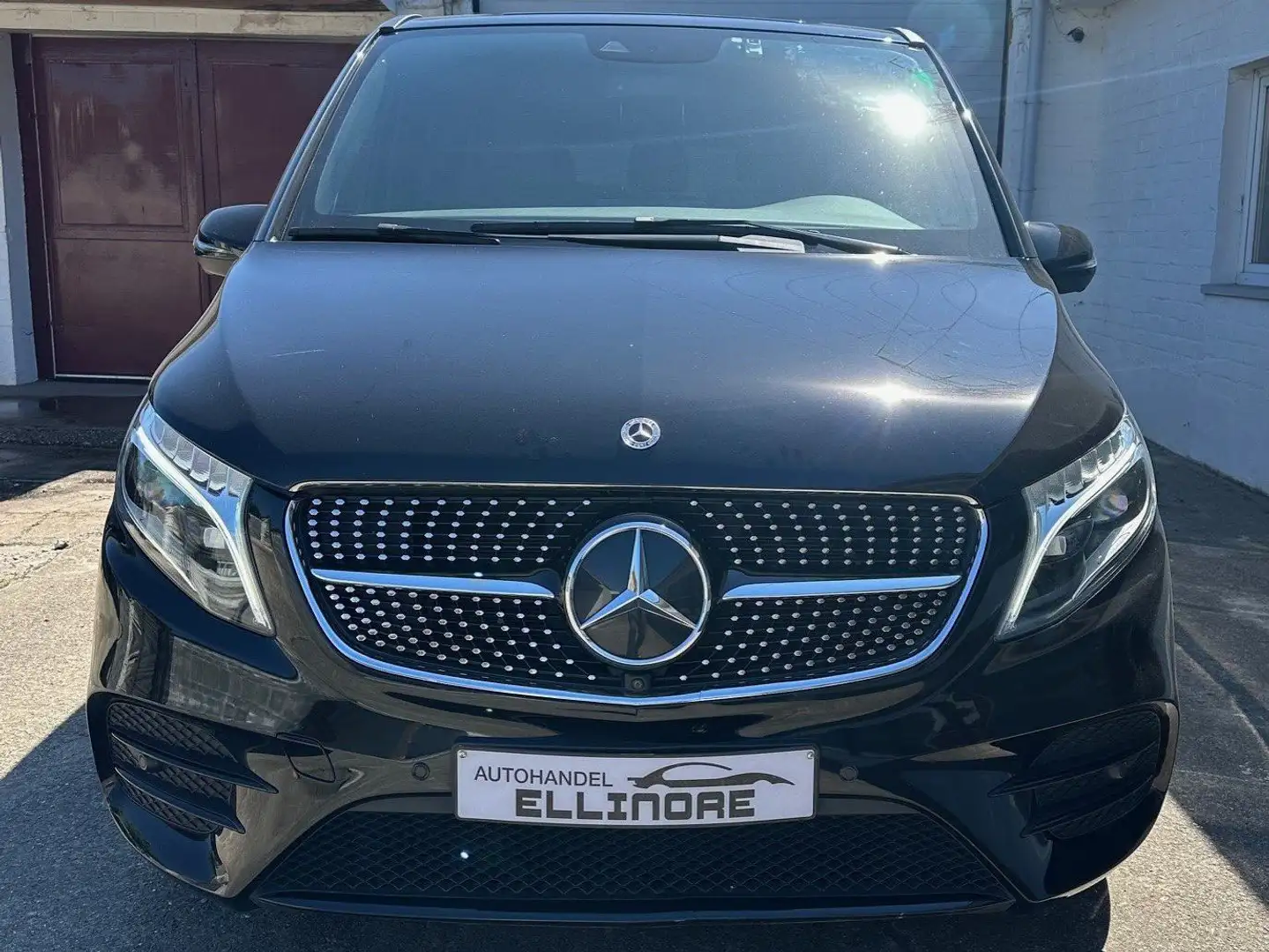 Mercedes-Benz V 300 d AMG Line Led Navi Leder BT Pdc 360 Camera Schwarz - 2