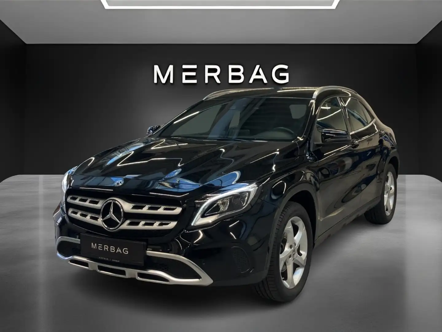 Mercedes-Benz GLA 180 Zwart - 1