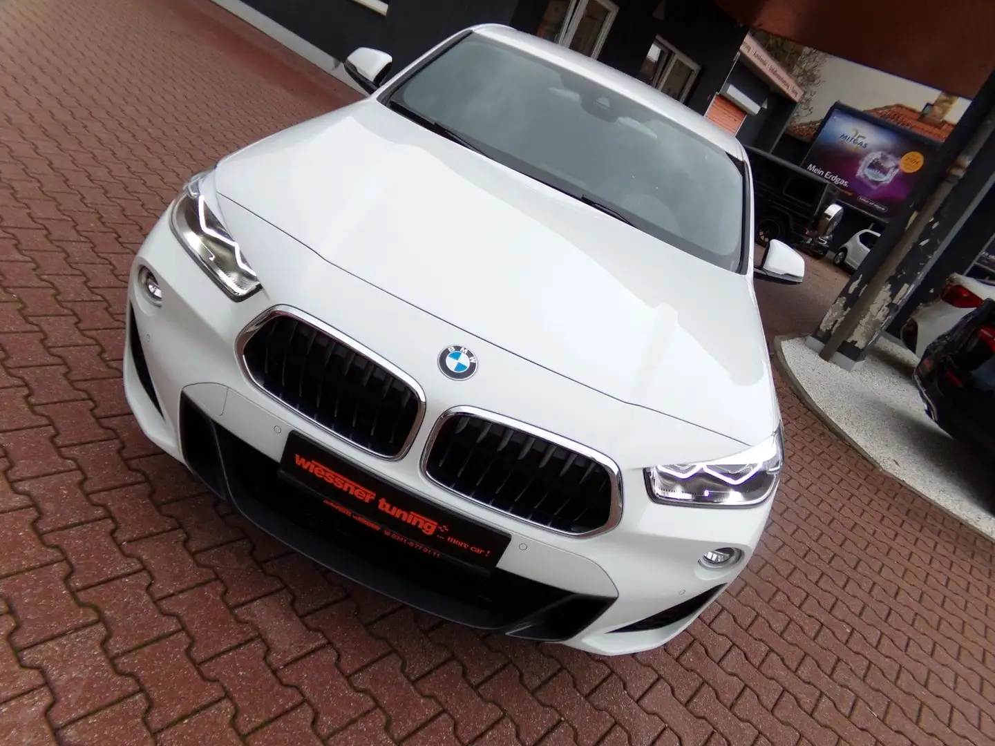 BMW X2 sDrive 20 i M Sport, M Paket Weiß - 1