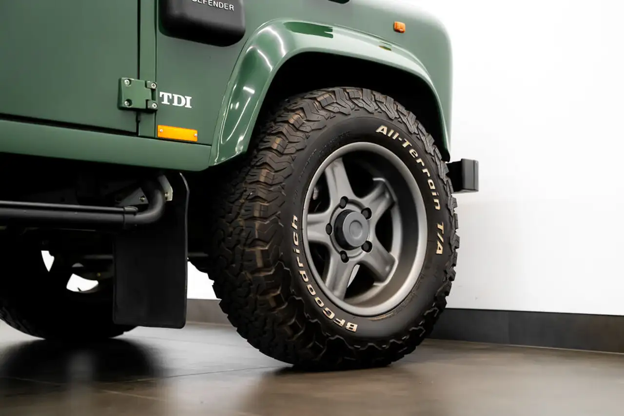 Land Rover Defender снимка Land Rover Defender