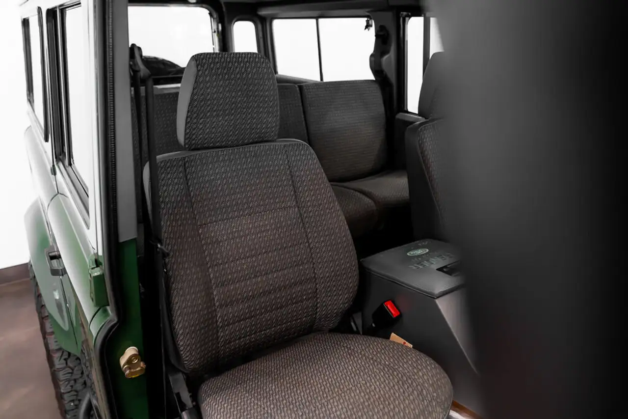 Land Rover Defender снимка Land Rover Defender