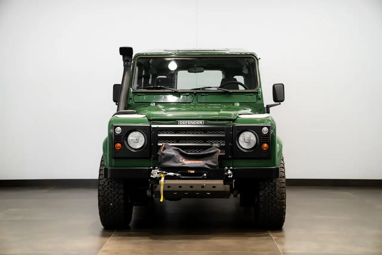 Land Rover Defender снимка Land Rover Defender