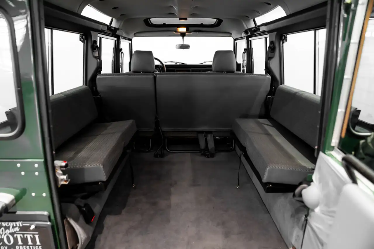 Land Rover Defender снимка Land Rover Defender