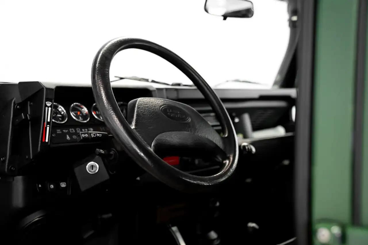 Land Rover Defender снимка Land Rover Defender