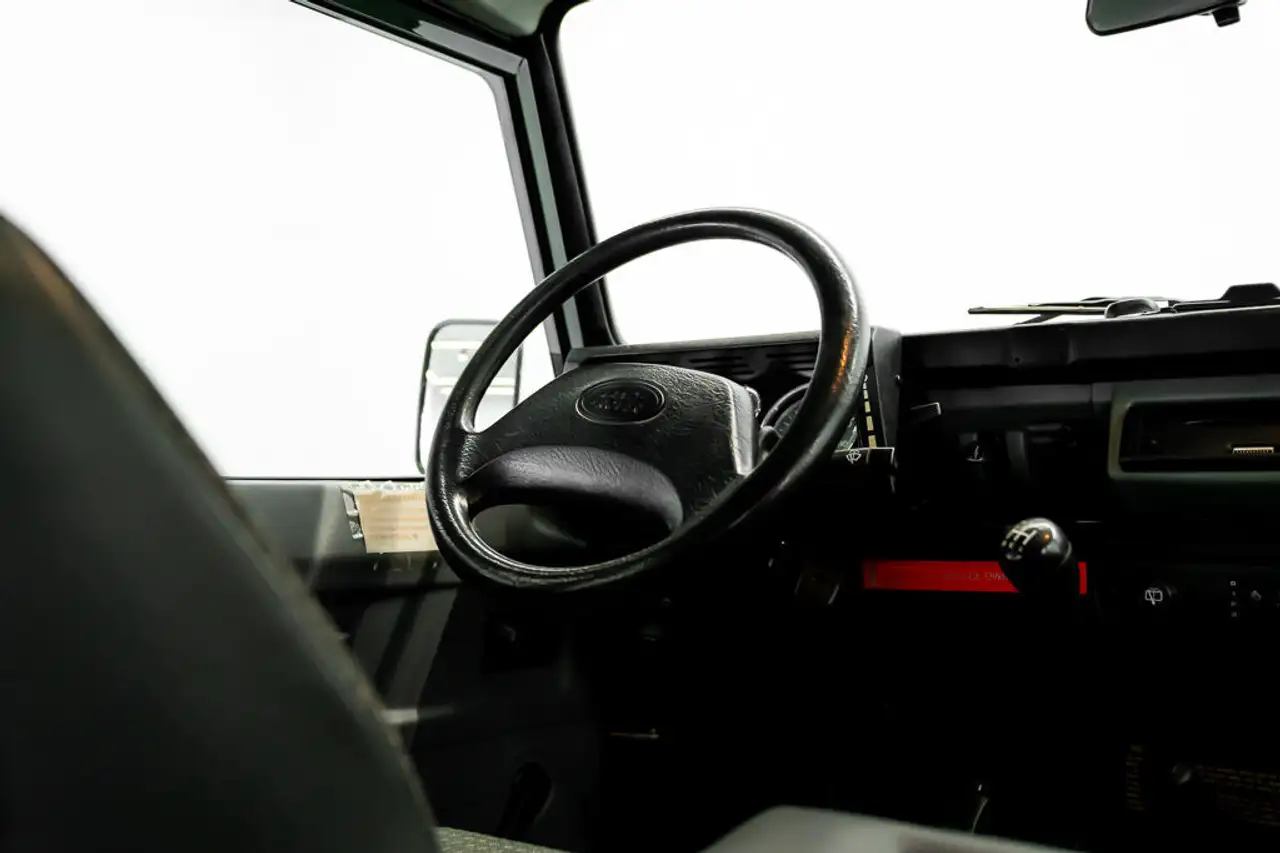 Land Rover Defender снимка Land Rover Defender