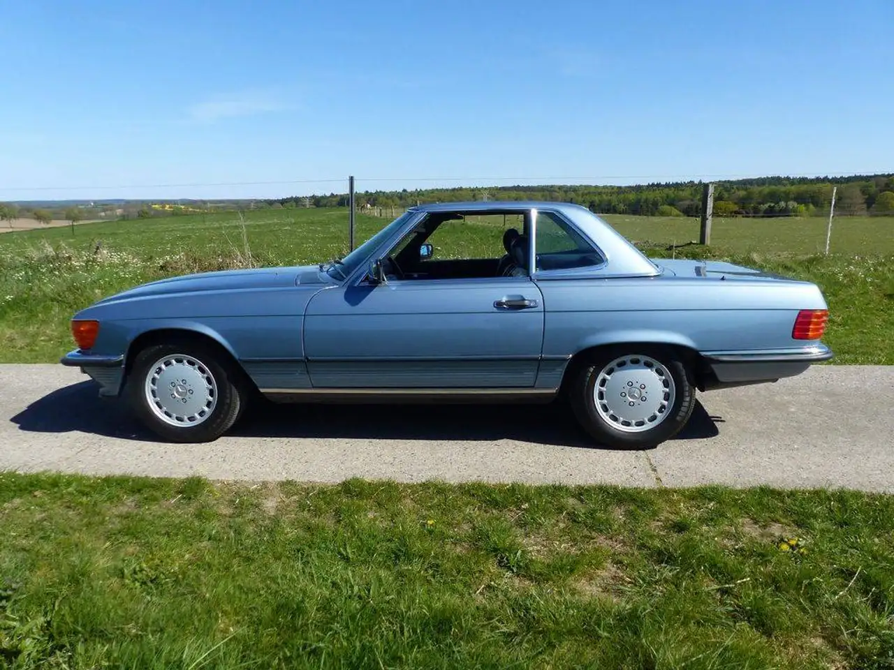 Mercedes-Benz 560 SL Roadster 2+2 (R 107), foto 3