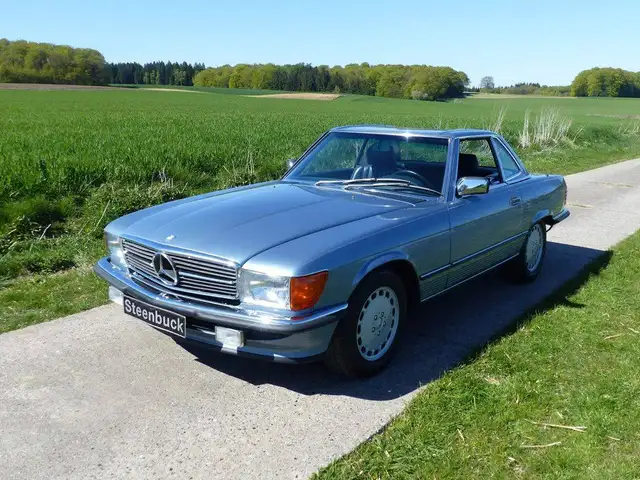 Mercedes-Benz 560 SL Roadster 2+2 (R 107)