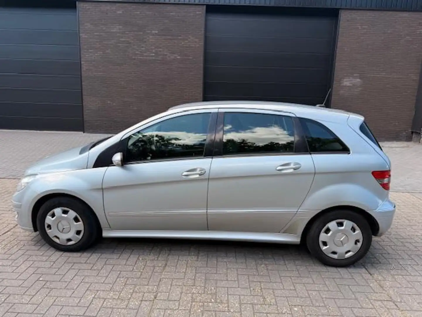 Mercedes-Benz B 150 | AUTOMAAT| AIRCO| CRUISE CONTROL|APK TOT 2026| Grijs - 2