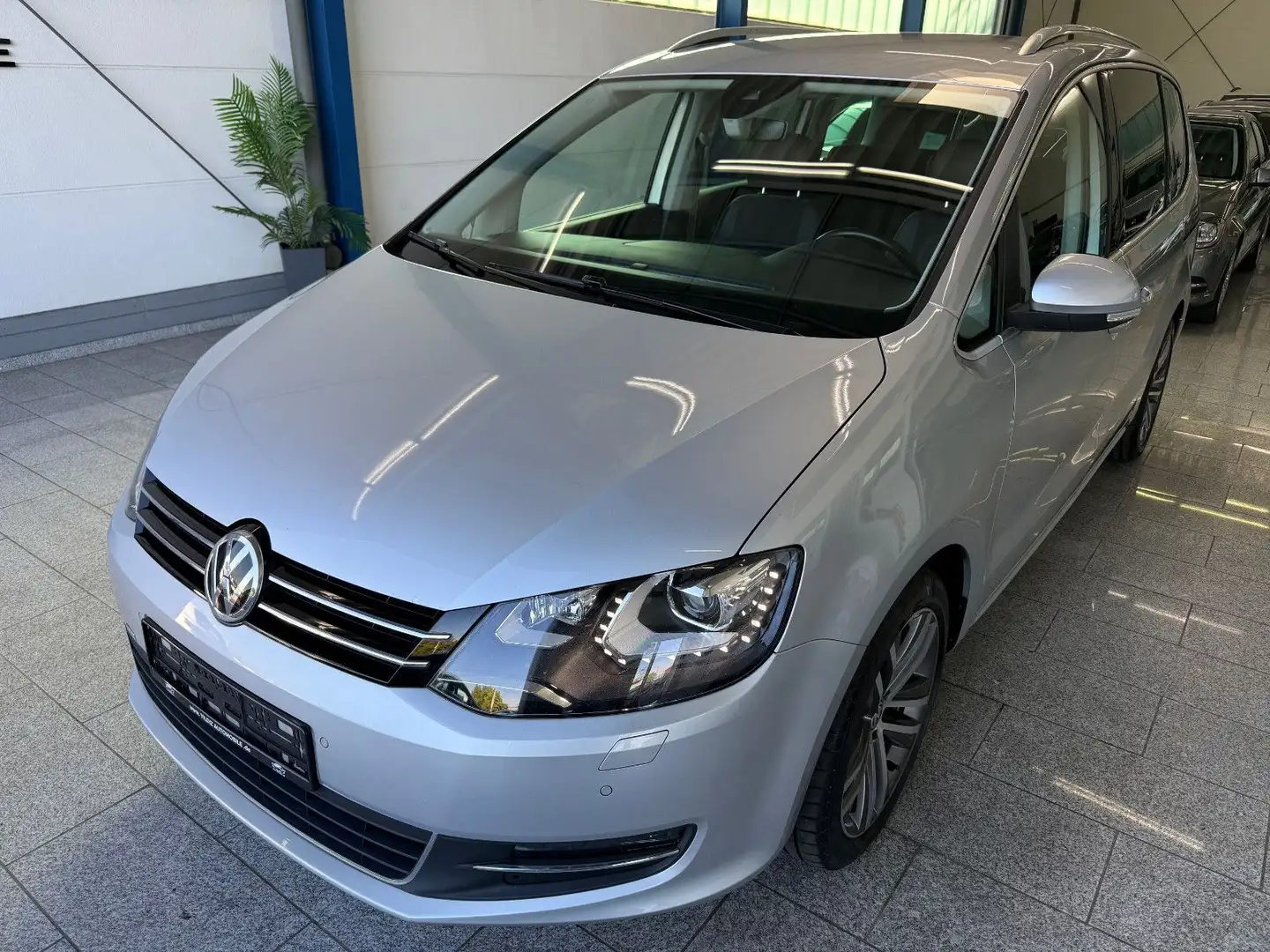 Volkswagen Sharan 2.0 TDI*HIGHL*DSG*7-SITZ*ACC*NAV*KEYL*RFK Silber - 2
