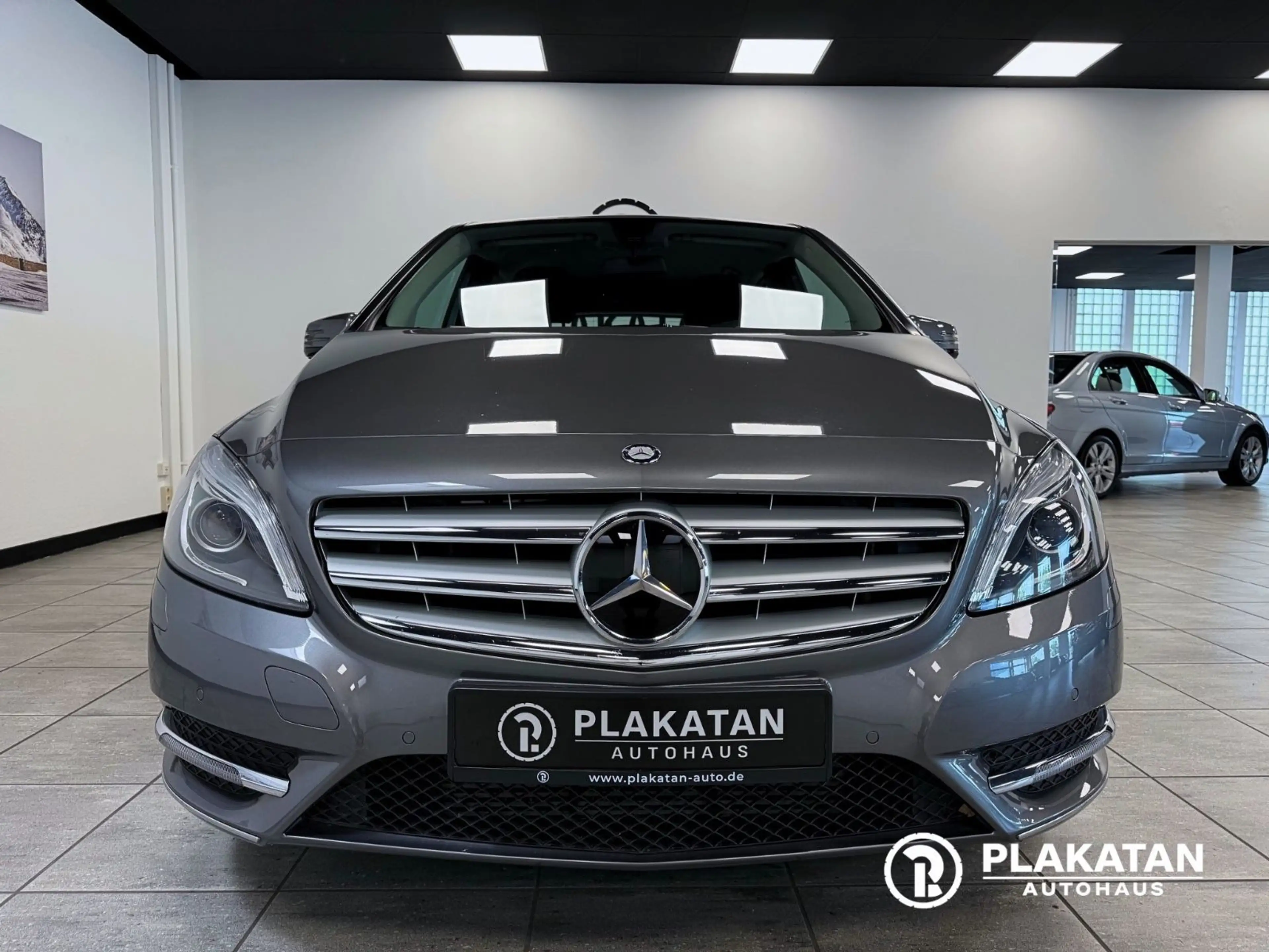 Mercedes-Benz B 200 Navi Bi-Xenon Tempomat 1Hand — photo 2
