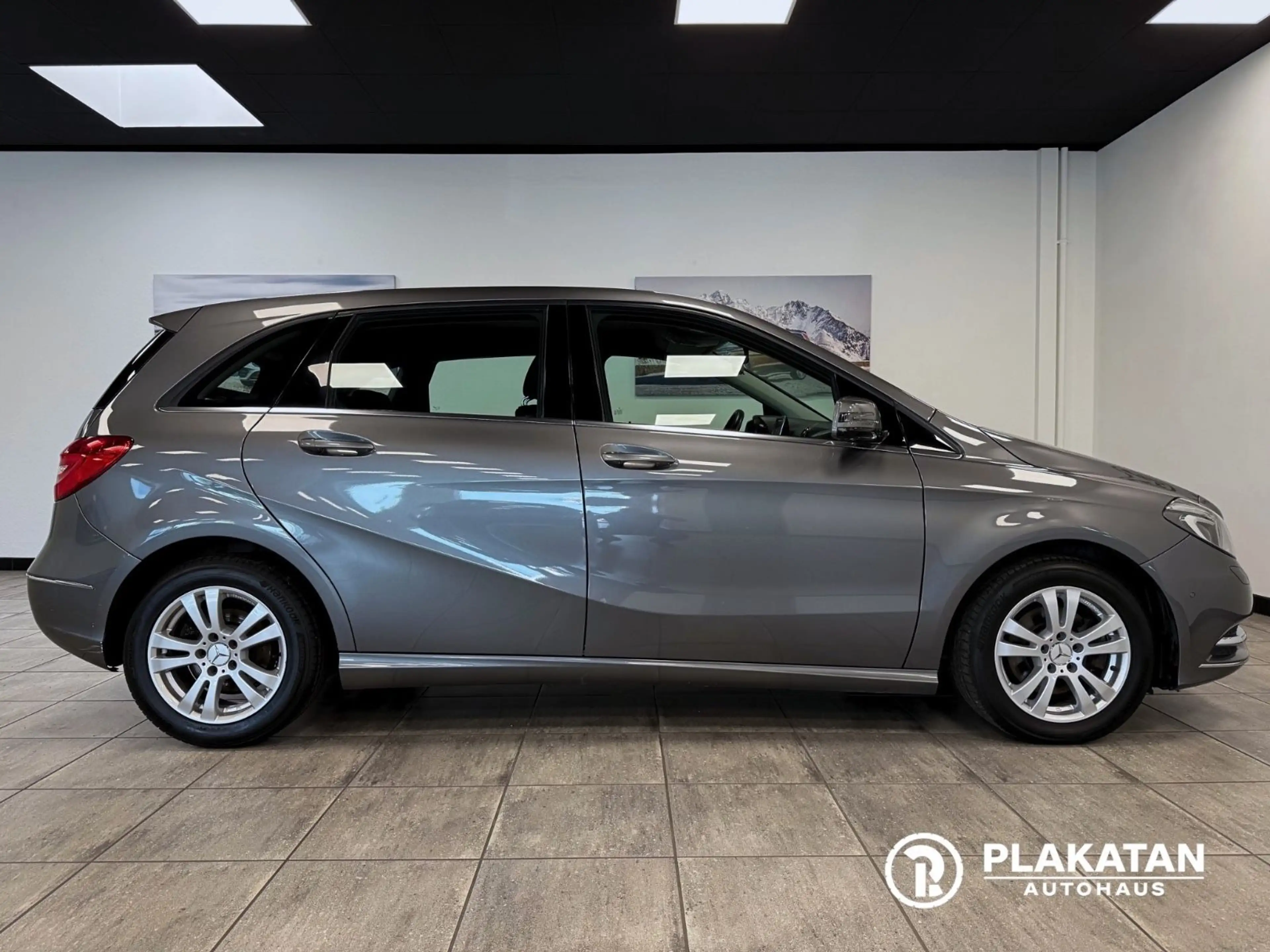 Mercedes-Benz B 200 Navi Bi-Xenon Tempomat 1Hand — photo 4