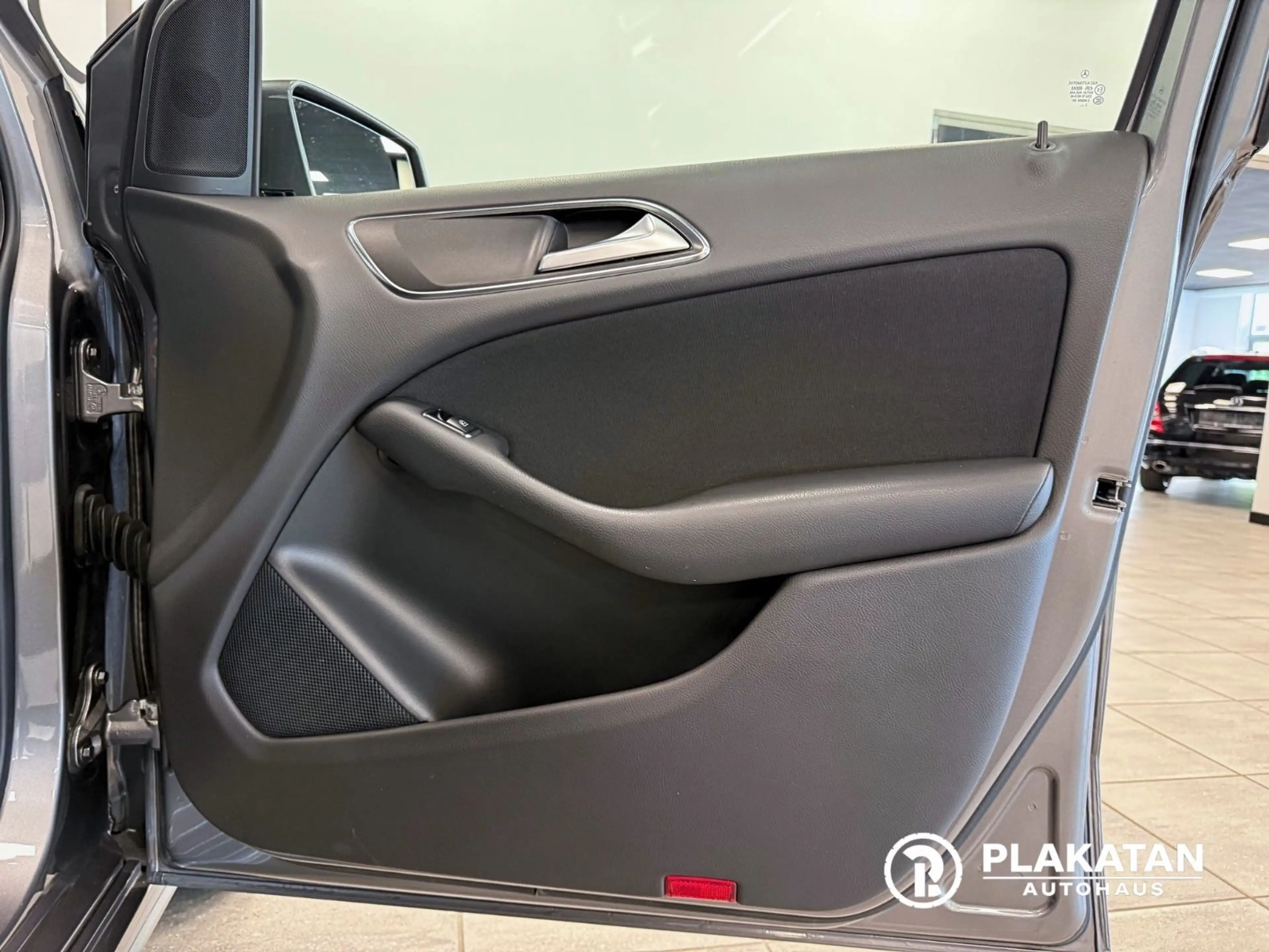 Mercedes-Benz B 200 Navi Bi-Xenon Tempomat 1Hand — photo 13