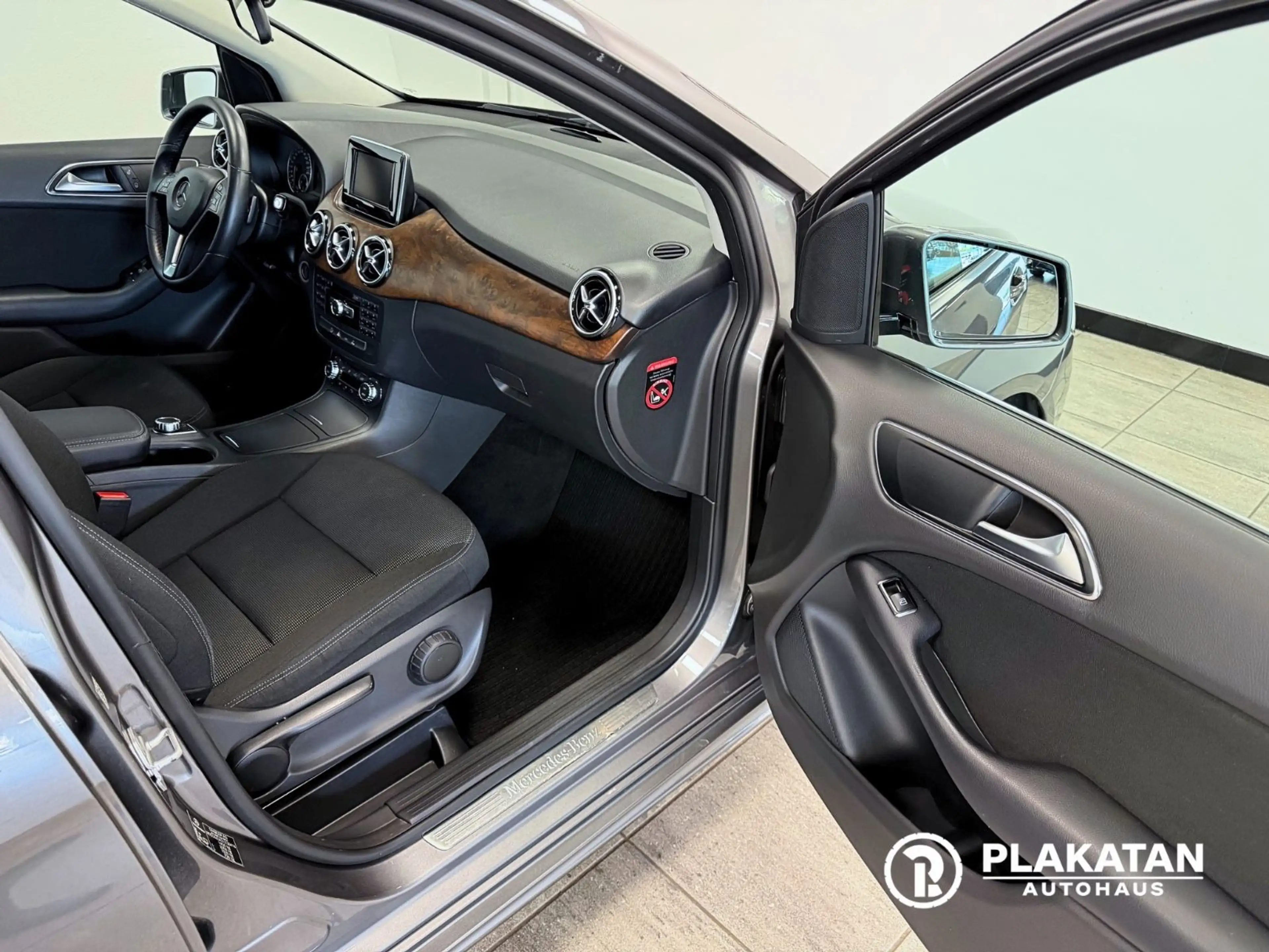 Mercedes-Benz B 200 Navi Bi-Xenon Tempomat 1Hand — photo 12