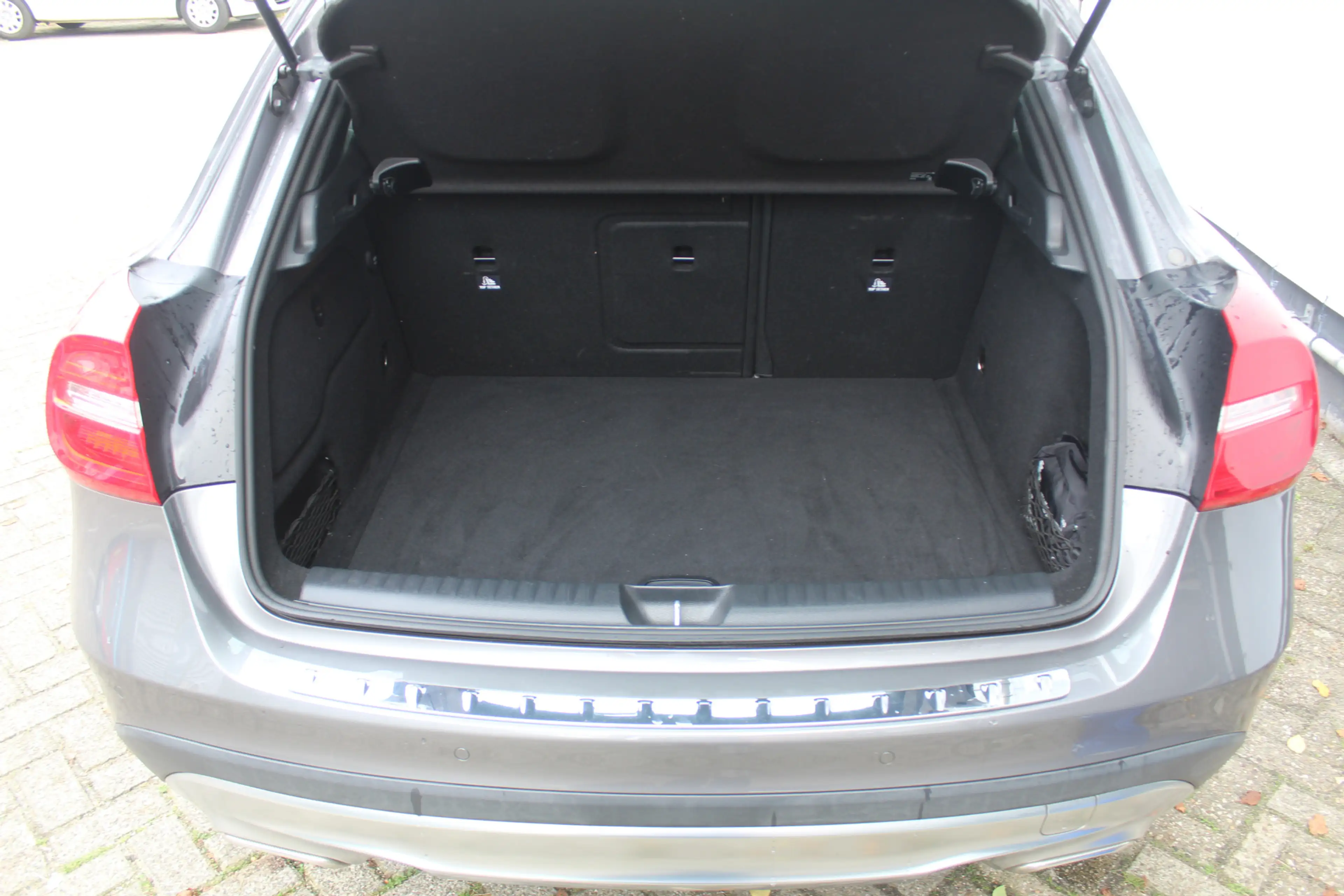 Mercedes-Benz GLA 180 Prestige Stoel Verwarming l Navi l Parkeer Sensor — photo 24