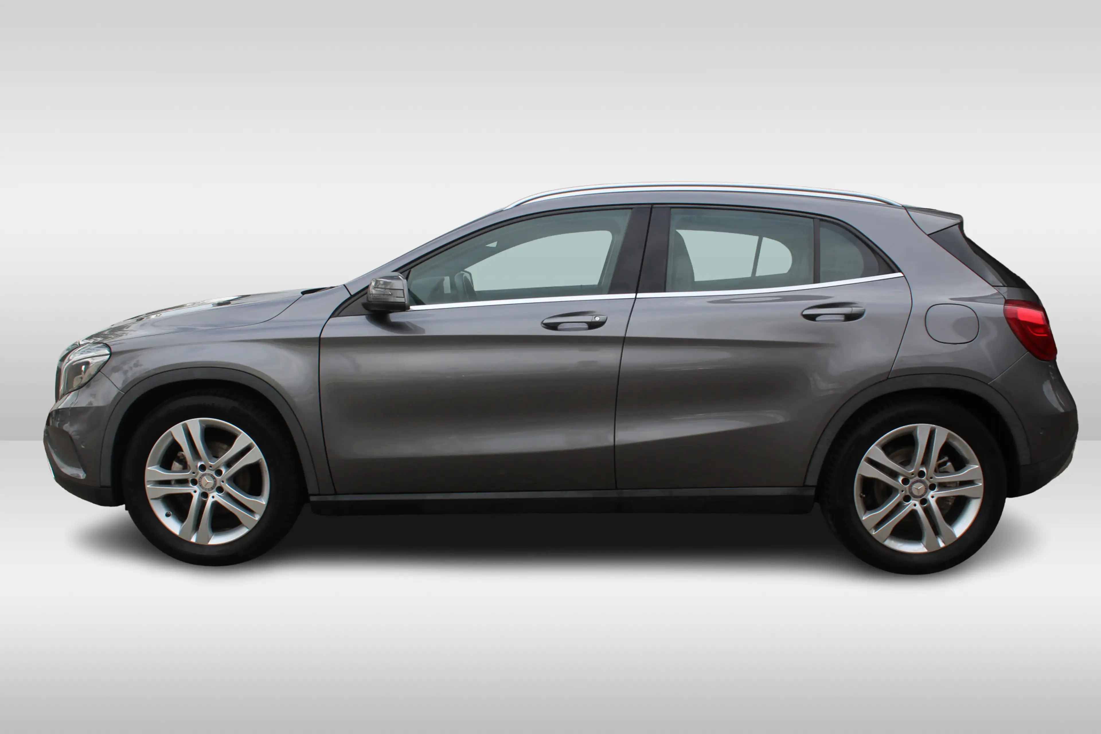 Mercedes-Benz GLA 180 Prestige Stoel Verwarming l Navi l Parkeer Sensor — photo 25