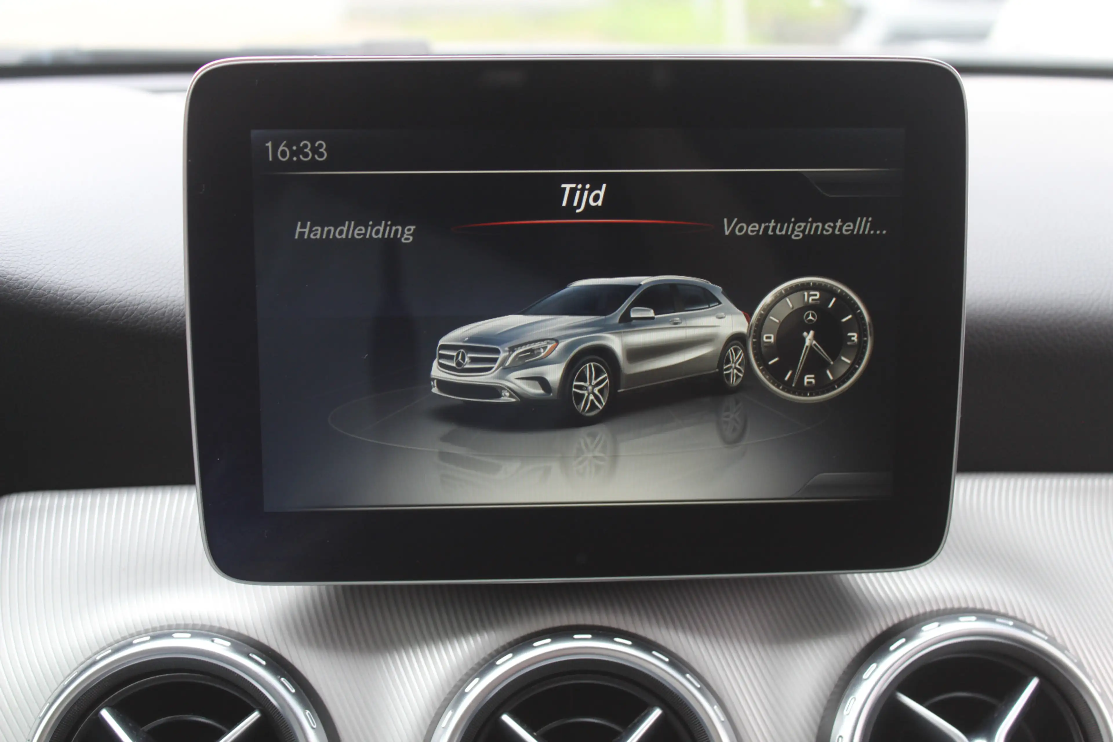 Mercedes-Benz GLA 180 Prestige Stoel Verwarming l Navi l Parkeer Sensor — photo 17