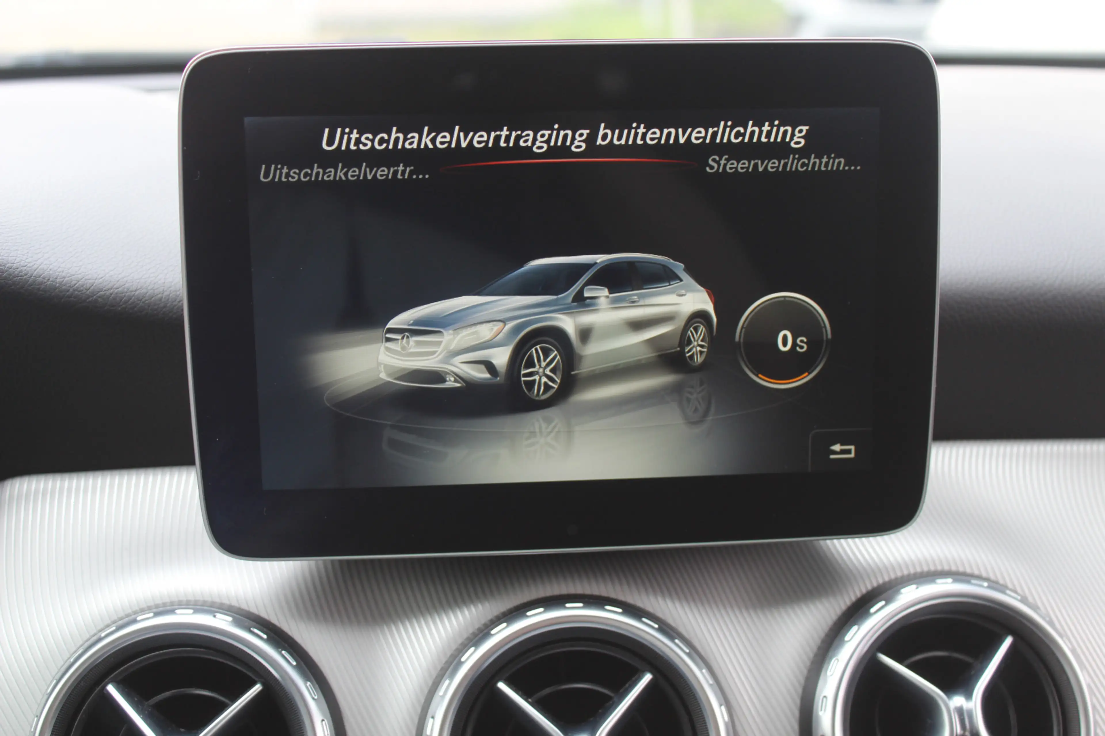 Mercedes-Benz GLA 180 Prestige Stoel Verwarming l Navi l Parkeer Sensor — photo 16